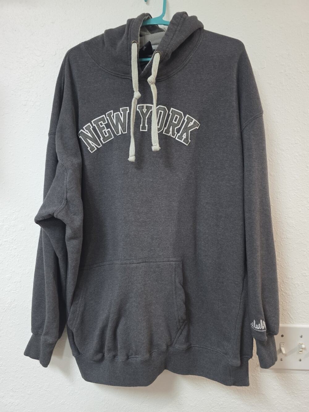 Vintage Valani New York embroidered pullover/ hoodie 2XL